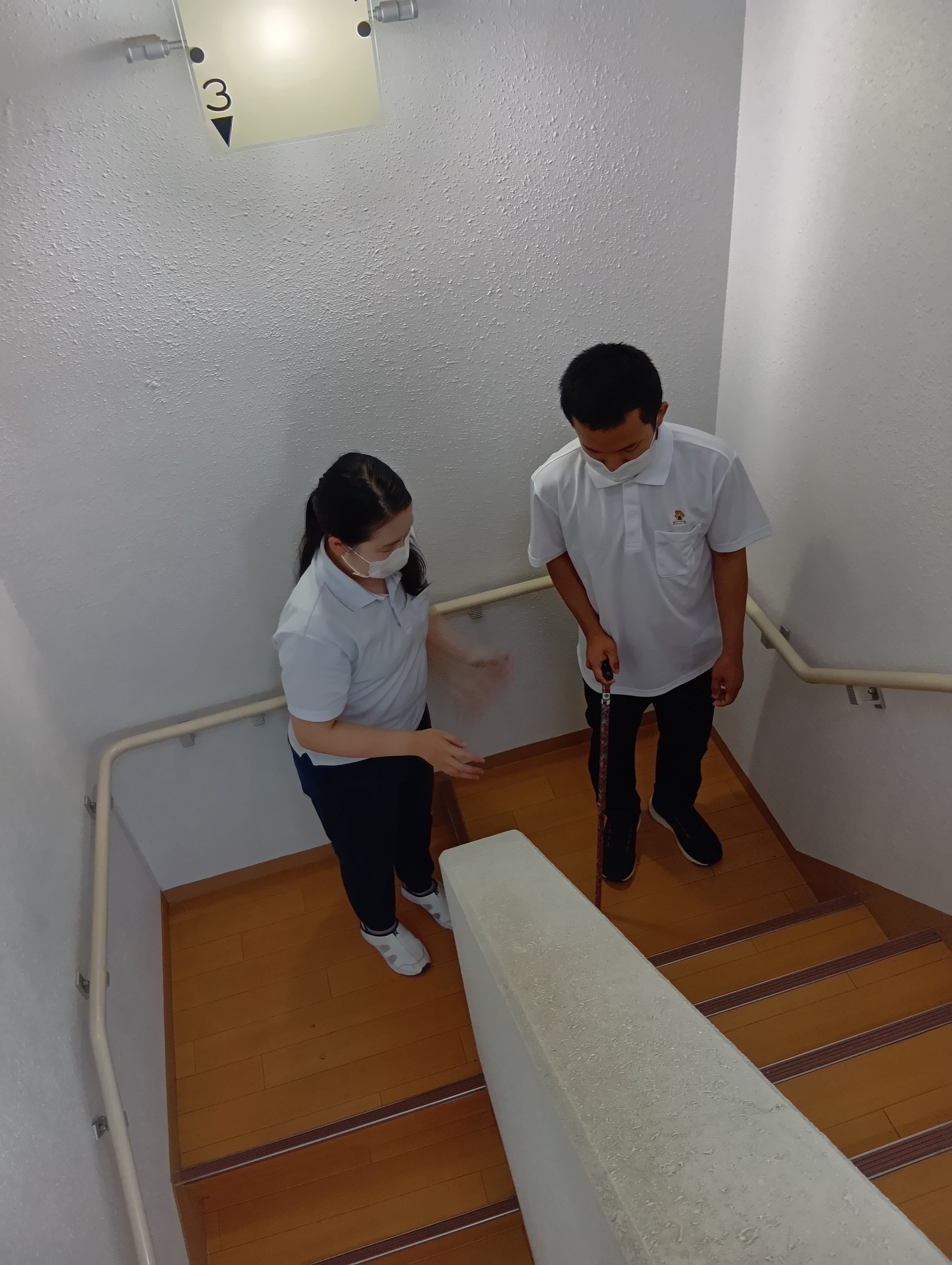 階段を上る.JPG